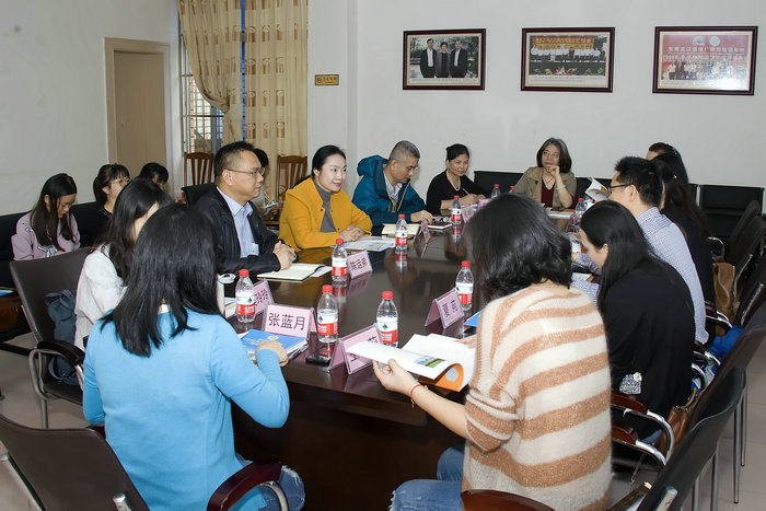 学习交流座谈会进行中.jpg
