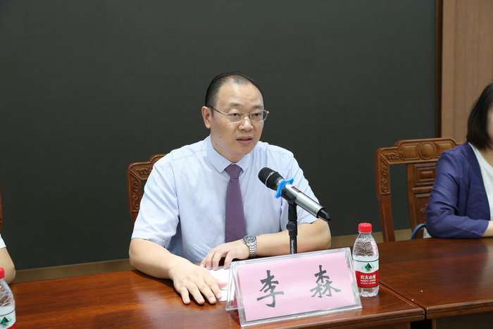 我校副校长李森在国际学生开学典礼上致辞.jpg